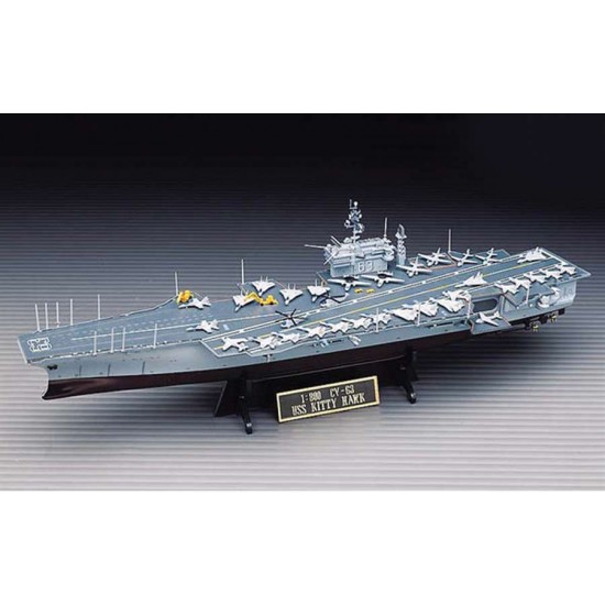 1/800 USS Kitty Hawk CV-63