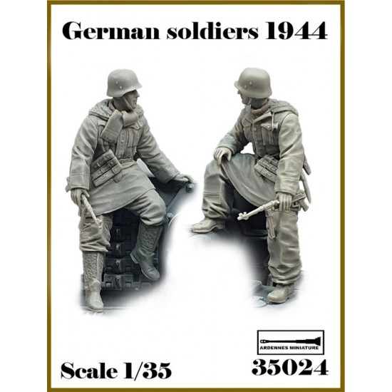 1/35 German Soldiers 1944 (2 figures)