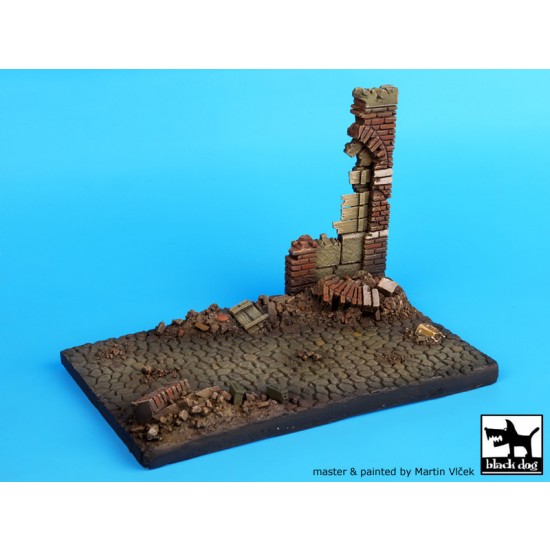 1/35 Street with Ruined Wall (size: 130mmx80mmx85mm)