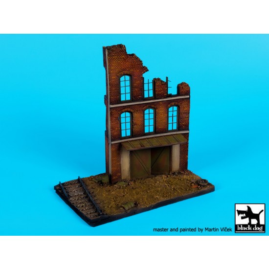 1/72 Ruined Factory with Railroad Base (Base Size: 150mm x 90mm)