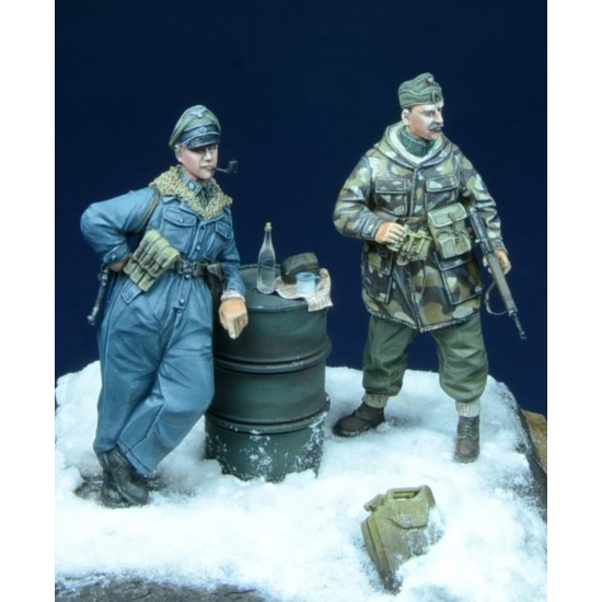 1/35 "Side by Side" Hungary 1945 (2 figures)
