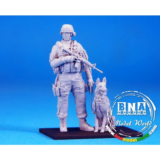 1/35 US Military Working Dog K9 with the Handler
