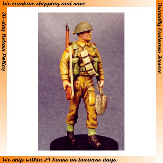 1/35 British/UK Infantryman Walking with Rifle and Spade (1 figure)