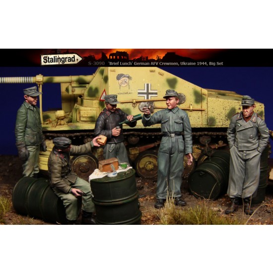 1/35 German AFV Crewmen "Brief Lunch", Ukraine 1944 (Big Set - 5 Figures)