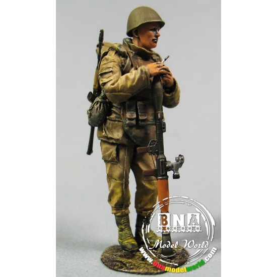 1/35 Russian Modern Soldier w/RPG-7, Winter Chechnya 93-04 (1 Resin Figure)