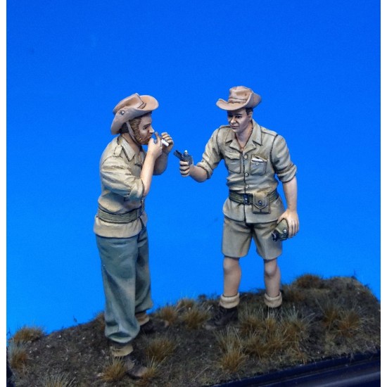 1/35 Indochina French Soldiers At Rest Smoking (2 figures)