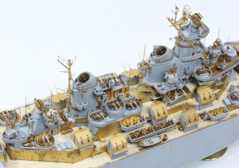 1/350 USS BB63 Missouri 1945 Advanced Detail Set (Teak Tone Deck) for