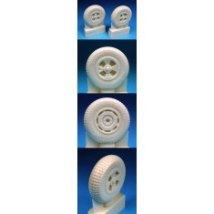 1/32 British 32" 4 Slot - Staggered Block Tread Main Wheels 