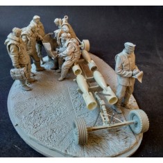 1/32 RAF Bomber Crew: 7 Figures, Bomb Trolley w/Ordnance & Base