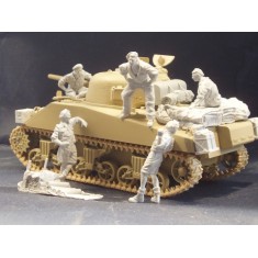 1/35 WWII Kiwi Sherman Crew Relaxing and Stowage Gear in Italy (5 Resin Figures)