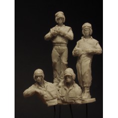 1/35 US Army Pershing Tank Crew Set in Korea (2 full and 2 half figures)