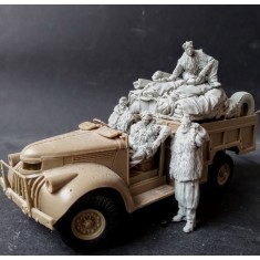 1/35 WWII LRDG Crew set in North Africa (rear stowage & 4 figures)