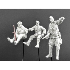 1/24 (75mm) Soviet Jeep Crews (3 figures)