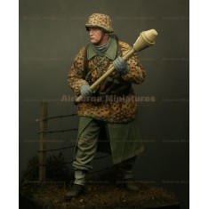 1/9 Waffen SS with Panzerfaust
