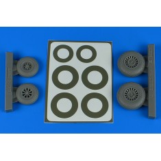 1/48 Douglas A-26B/C (B-26B/C) Invader Wheels & Paint Masking Early (diamond pattern) for ICM kits