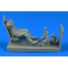 1/32 WWII Soviet Pilot with Seat for Trumpeter Mikoyan MiG-3 kit (1 Figure)