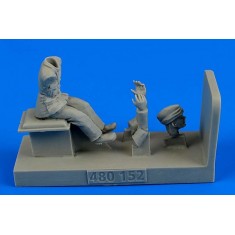 1/48 WWII RAF Driver for Albion AM463 3-Point Refueller for Airfix kit (1 Figure)