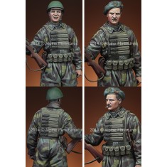1/16 Italian Paratrooper Nembo Division (1 figure w/2 different heads)