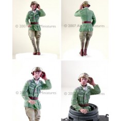 1/35 WWII German DAK Tank Commander (1 figure)