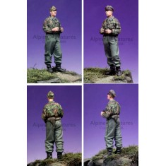 1/35 SS Panzer Recon Officer (1 figure)