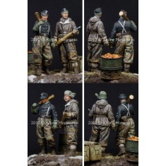 1/35 WSS Panther Crew Set (2 figures)