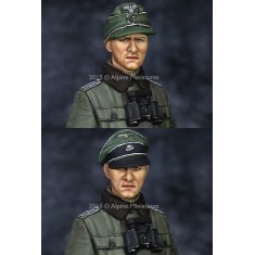 1/35 Joachim Peiper in Kharkov (1 figure w/2 different heads)