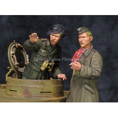 1/35 DAK AFV Commander Set (2 Figures, Each with 2 Different Heads)