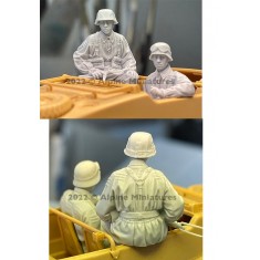 1/35 WSS Schwimmwagen Crew Set (2 figures)
