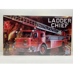 1/25 American LaFrance Ladder Chief Fire Truck