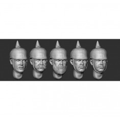 1/35 WWI German Soldiers In Pickelhelm