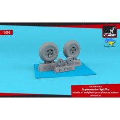 1/24 Supermarine Spitfire Wheels w/Weighted Tyres of Blocks Pattern & 4-Spoke Hubs