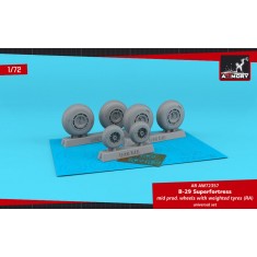 1/72 B-29 Superfortress Mid Wheels w/Weighted Tyres (Ra) & Pe Hubcaps