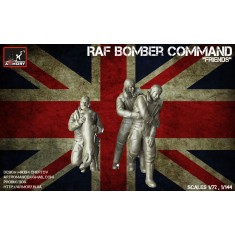 1/72 WWII RAF Crewmen In High Altitude Outfit - "Friends" (3 figures w/dog)
