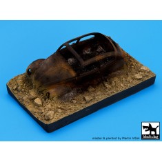 1/35 Destroyed German Car (Africa) Diorama Base