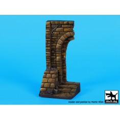 1/35 Ruined Entrance with Stairs Base (Base Size: 50mm x 50mm)