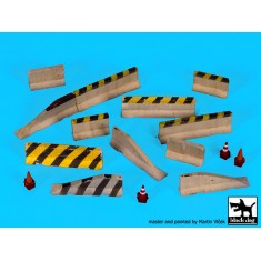 1/72 Roadblocks (Concrete Barriers & Traffic Cones)