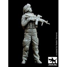 1/35 US Soldier Patrol in Iraq (1 figure)