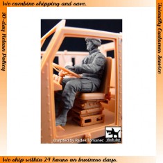 1/35 US Soldier Driver M1070 Truck Tractor (1 figure)