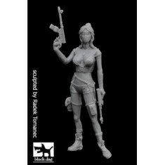 1/35 Post Apocalyptic Woman No.2 (1 figure)