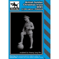 1/35 WWI British Soldier Christmas Truce