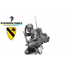 1/16 Vietnam US 7th Cavalry Kneeling Radio Operator Figure