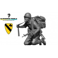 1/16 Vietnam US 7th Cavalry Kneeling Assistant Gunner Figure