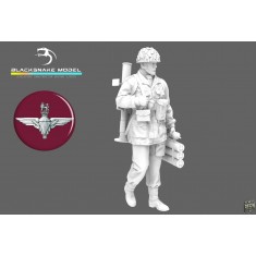1/16 WWII British Red Devils Airborne Commando PIAT Gunner Figure