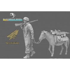 1/16 WWII German Fallschirmjager Leading Donkey Figure