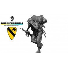 1/48 Vietnam US 7th Cavalry Moving Infantryman Figure