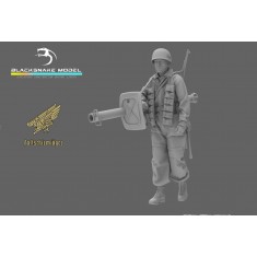 1/48 WWII German Fallschirmjager Tank Hunter Figure