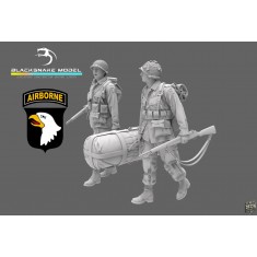 1/48 WWII US 101st Airborne Paratroopers Set (2 Figures)