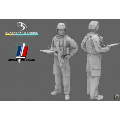 1/35 French Soldier #6 Firing Leader (1 figure)