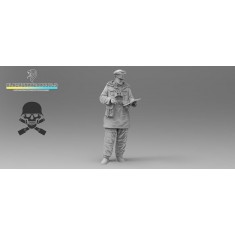 1/35 Officer ''Totenkopf'' in Winter Uniform (Eastern Front)