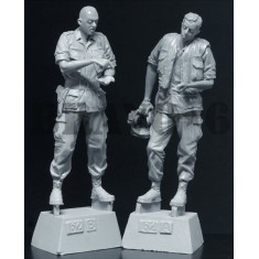 1/35 US Officers Briefing, Nam (2 figures with decals)